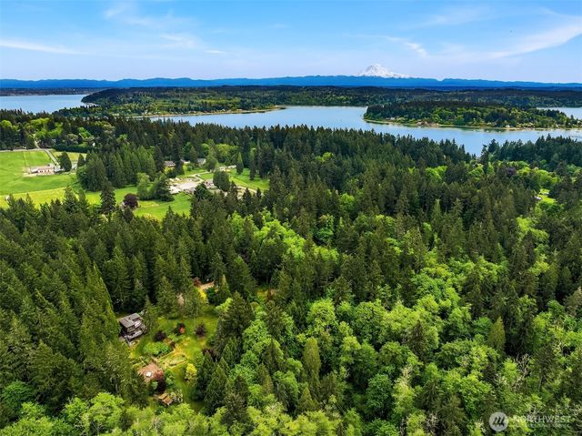 21833 103rd Avenue SW, Vashon, WA 98070