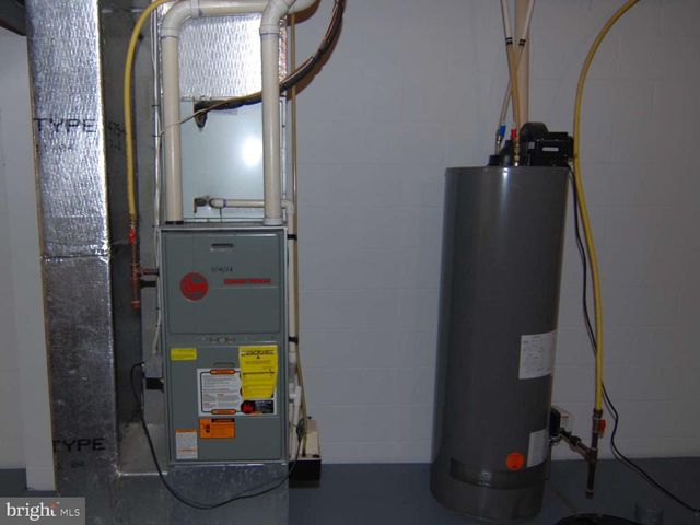 236 COBBLESTONE LN, Lancaster, PA 17601