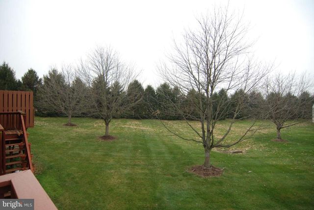 236 COBBLESTONE LN, Lancaster, PA 17601