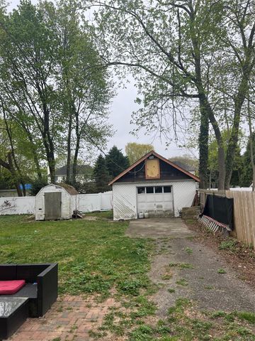 198 Woodlawn Avenue, Saint James, NY 11780