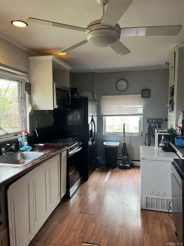 198 Woodlawn Avenue, Saint James, NY 11780