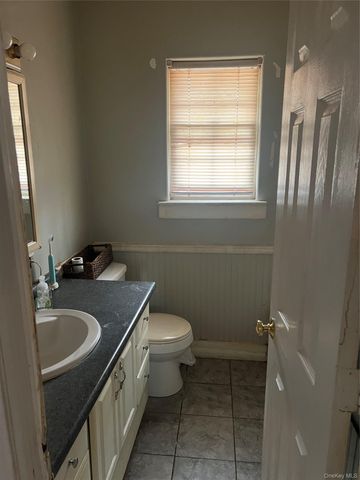 198 Woodlawn Avenue, Saint James, NY 11780