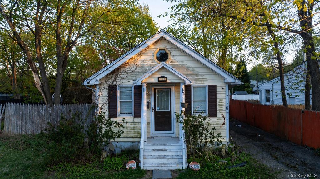 198 Woodlawn Avenue, Saint James, NY 11780