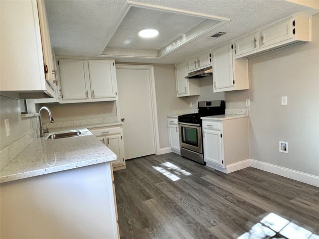 302 Monica Street, Glenn Heights, TX 75154