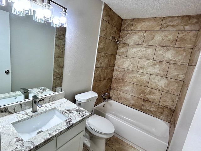 302 Monica Street, Glenn Heights, TX 75154