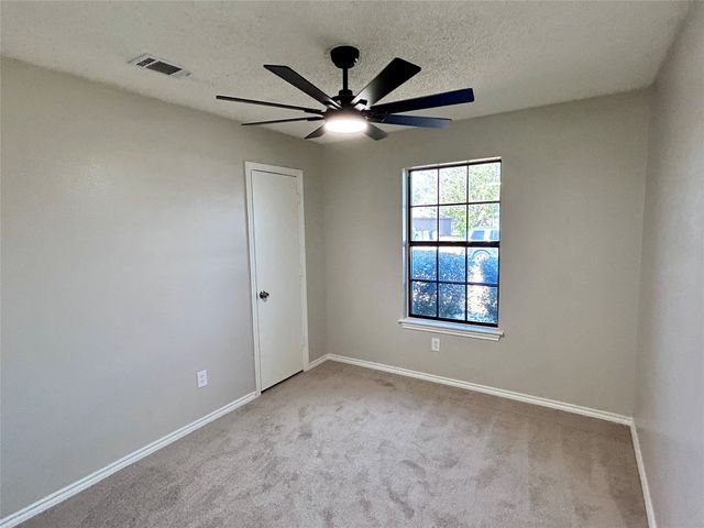 302 Monica Street, Glenn Heights, TX 75154