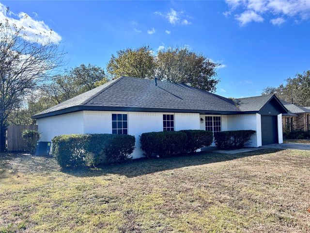 302 Monica Street, Glenn Heights, TX 75154