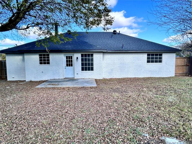 302 Monica Street, Glenn Heights, TX 75154