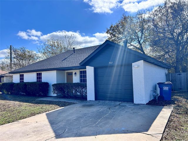 302 Monica Street, Glenn Heights, TX 75154