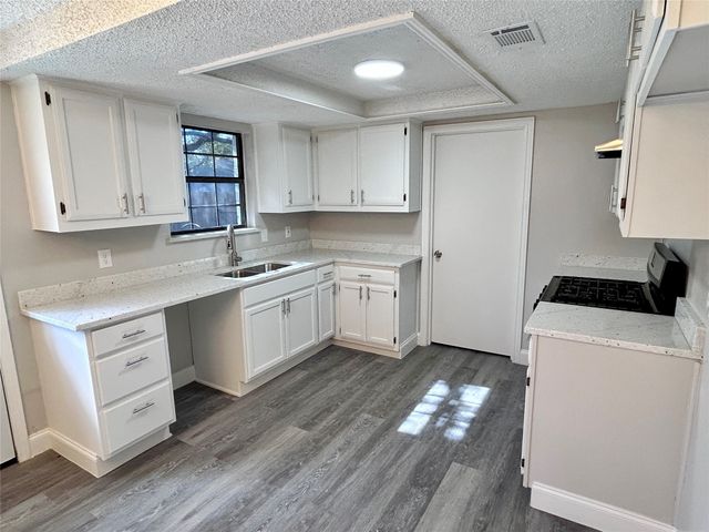 302 Monica Street, Glenn Heights, TX 75154