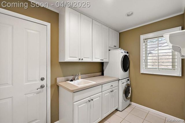 1672 Devonshire Drive, Troy, MI 48098