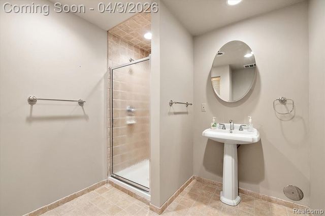 1672 Devonshire Drive, Troy, MI 48098