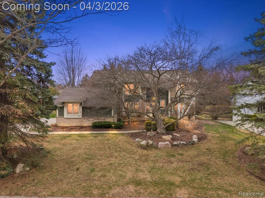 1672 Devonshire Drive, Troy, MI 48098