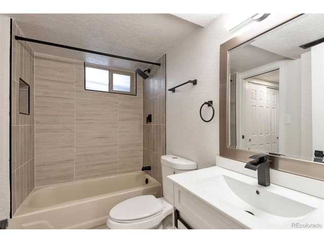 1738 S Newland St, Lakewood, CO 80232