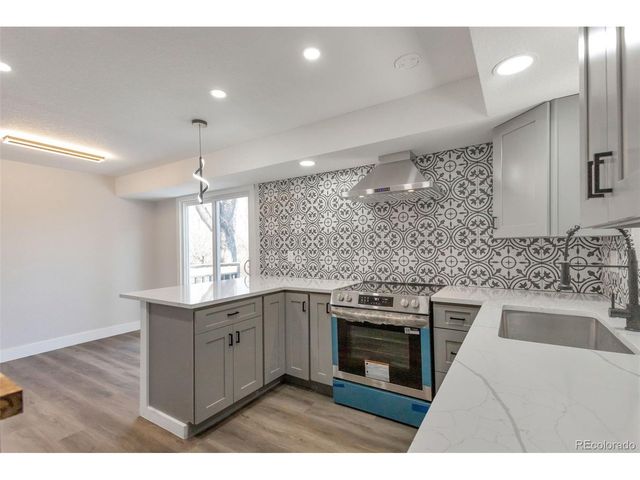 1738 S Newland St, Lakewood, CO 80232