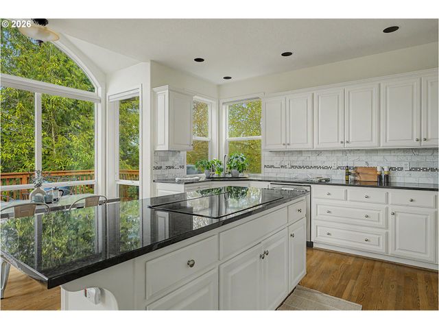 9921 Nw MARING Dr, Portland, OR 97229