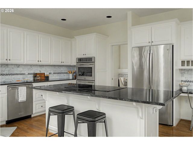 9921 Nw MARING Dr, Portland, OR 97229