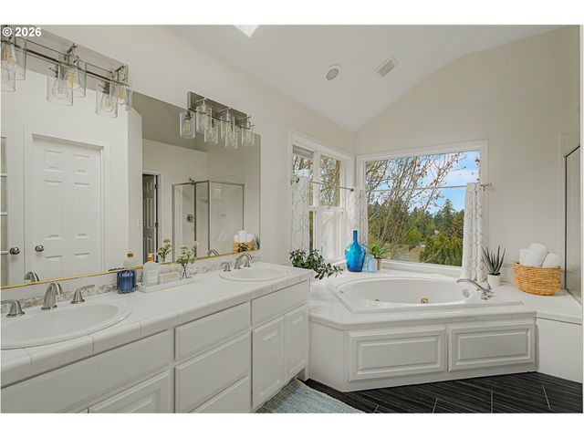 9921 Nw MARING Dr, Portland, OR 97229