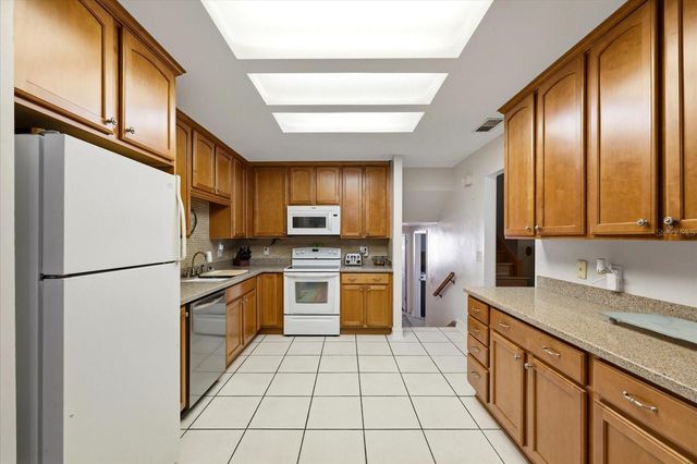 7502 W JEAN STREET, Tampa, FL 33615