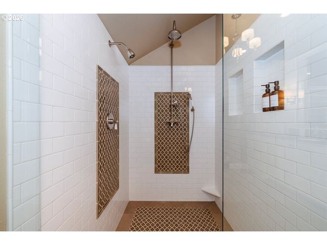 1320 Nw PARK RIDGE Ln, Portland, OR 97229