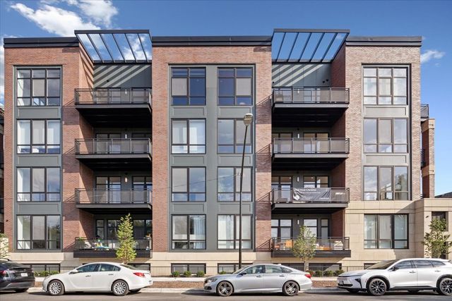 1340 W Chestnut Street 401, Chicago, IL 60642