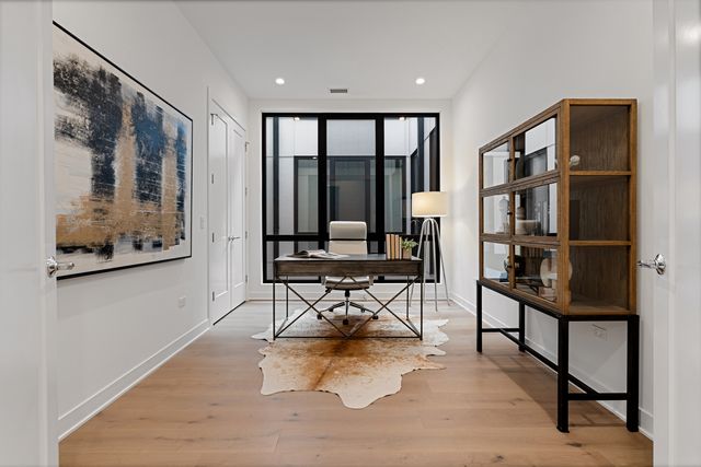 1340 W Chestnut Street 401, Chicago, IL 60642