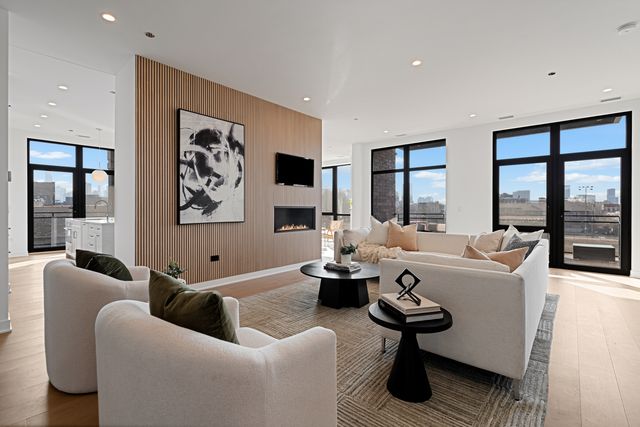 1340 W Chestnut Street 401, Chicago, IL 60642