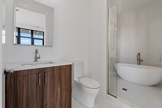 1340 W Chestnut Street 401, Chicago, IL 60642