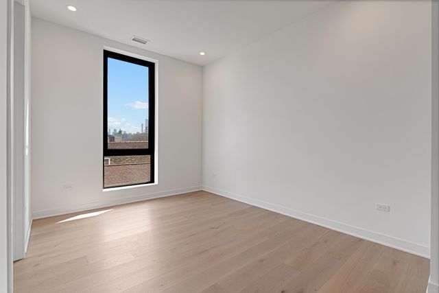 1340 W Chestnut Street 401, Chicago, IL 60642