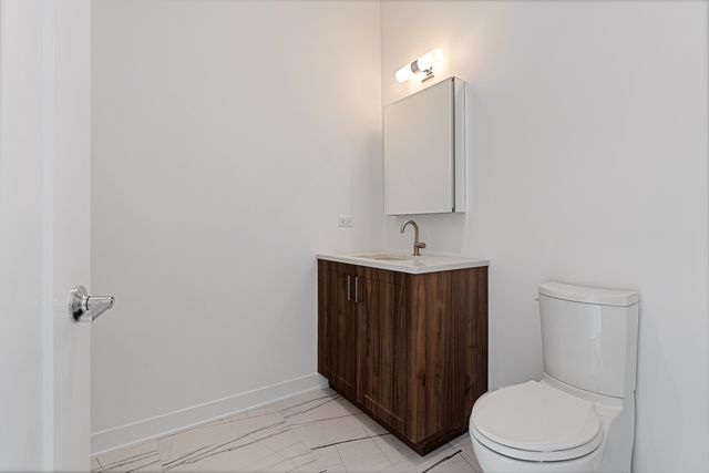 1340 W Chestnut Street 401, Chicago, IL 60642