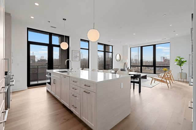 1340 W Chestnut Street 401, Chicago, IL 60642