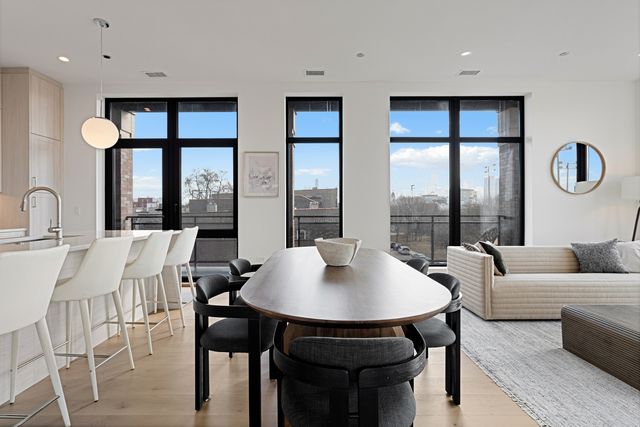1340 W Chestnut Street 401, Chicago, IL 60642
