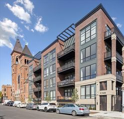 1340 W Chestnut Street 401, Chicago, IL 60642