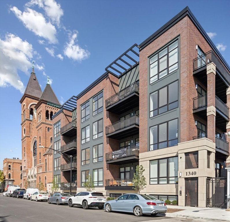 1340 W Chestnut Street 401, Chicago, IL 60642