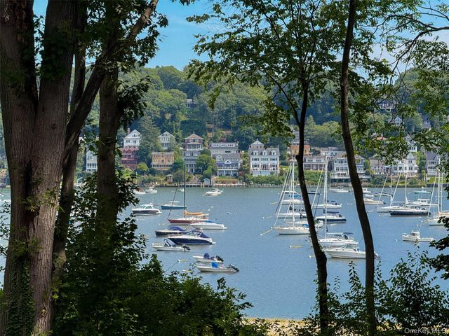 23 Beach Plum Drive, Centerport, NY 11721