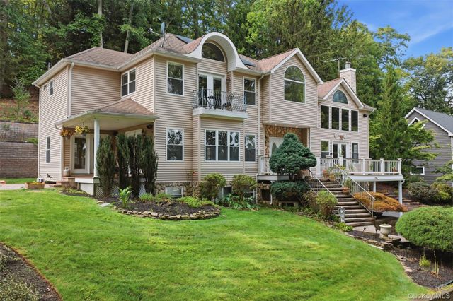 23 Beach Plum Drive, Centerport, NY 11721