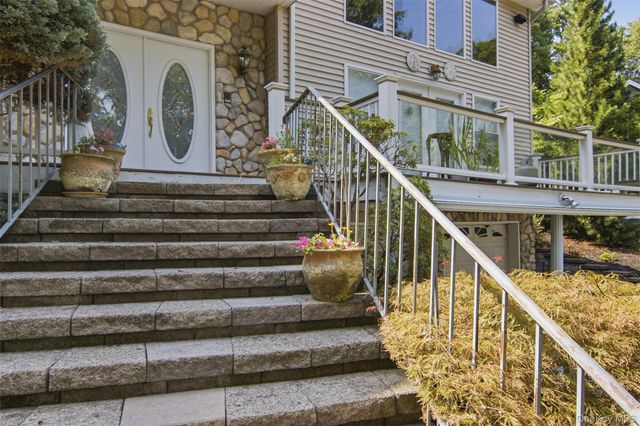23 Beach Plum Drive, Centerport, NY 11721