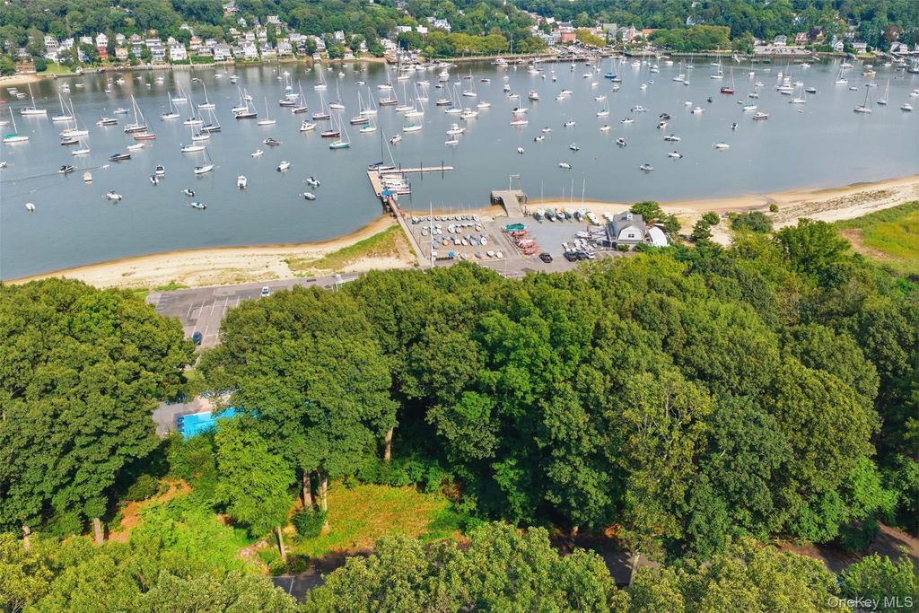 23 Beach Plum Drive, Centerport, NY 11721 — photo 4