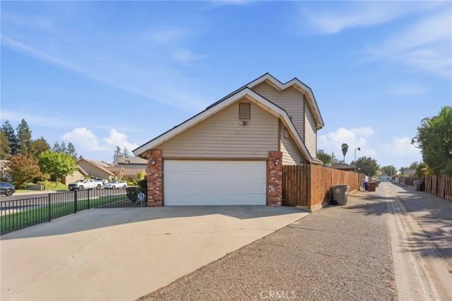 662 S Boyd, Kerman, CA 93630