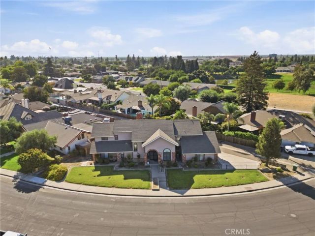 662 S Boyd, Kerman, CA 93630