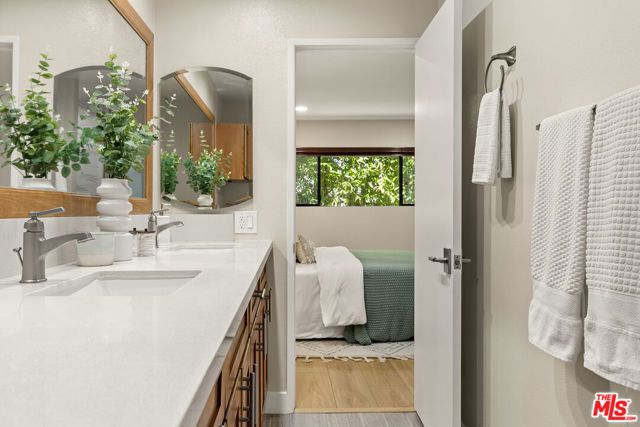 4542 Willis Avenue 206, Sherman Oaks, CA 91403