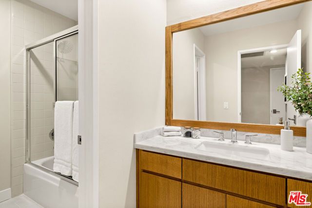 4542 Willis Avenue 206, Sherman Oaks, CA 91403