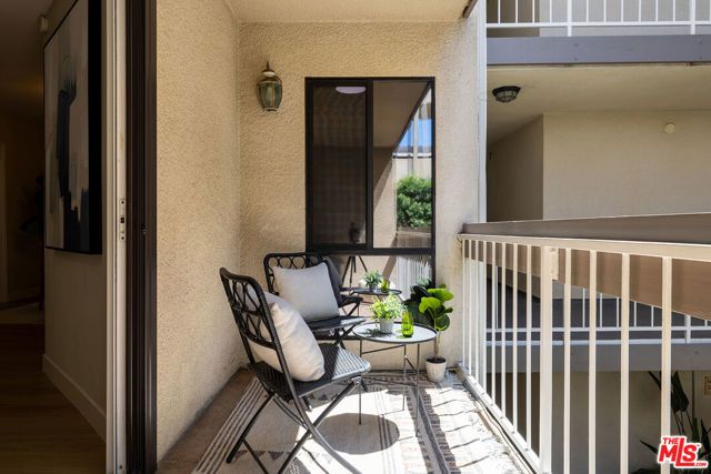 4542 Willis Avenue 206, Sherman Oaks, CA 91403