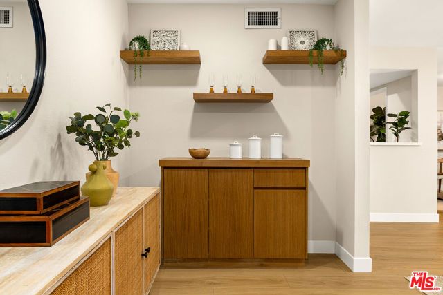 4542 Willis Avenue 206, Sherman Oaks, CA 91403