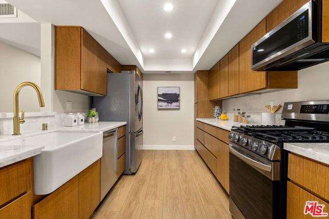 4542 Willis Avenue 206, Sherman Oaks, CA 91403