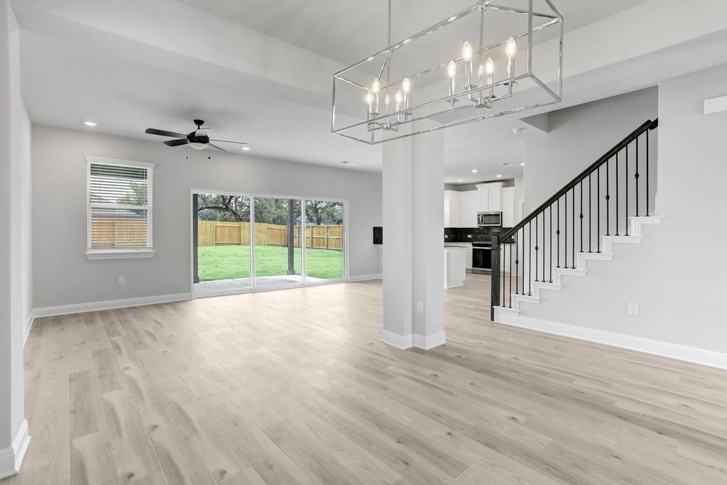 120 Periwinkle LN, Bastrop, TX 78602