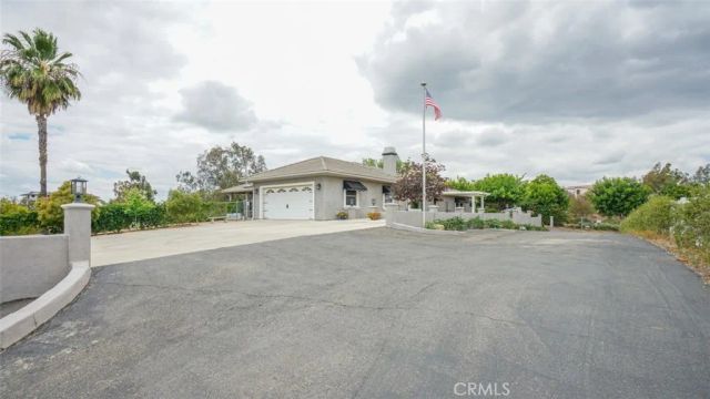 16025 Perry Heights, Riverside, CA 92504