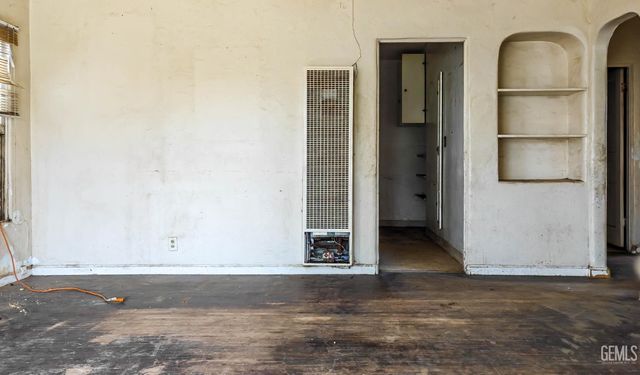 112 E Belle Avenue, Bakersfield, CA 93308