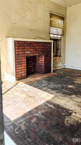 112 E Belle Avenue, Bakersfield, CA 93308