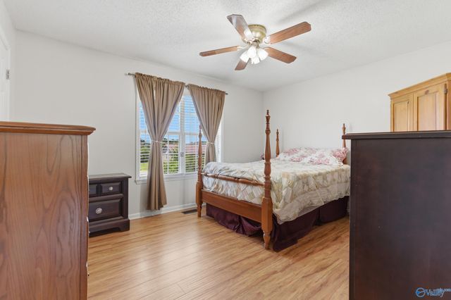 49 School House Road, Albertville, AL 35950
